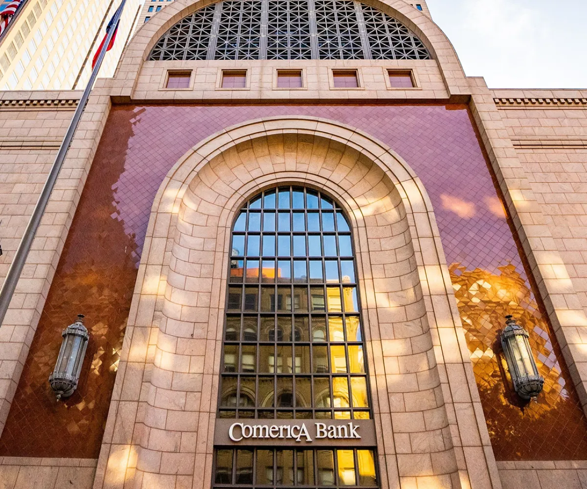 img Lookbook Comerica 2x